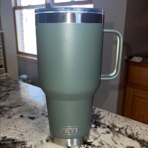 YETI Green Travel Mug- straw lid NO STRAWS